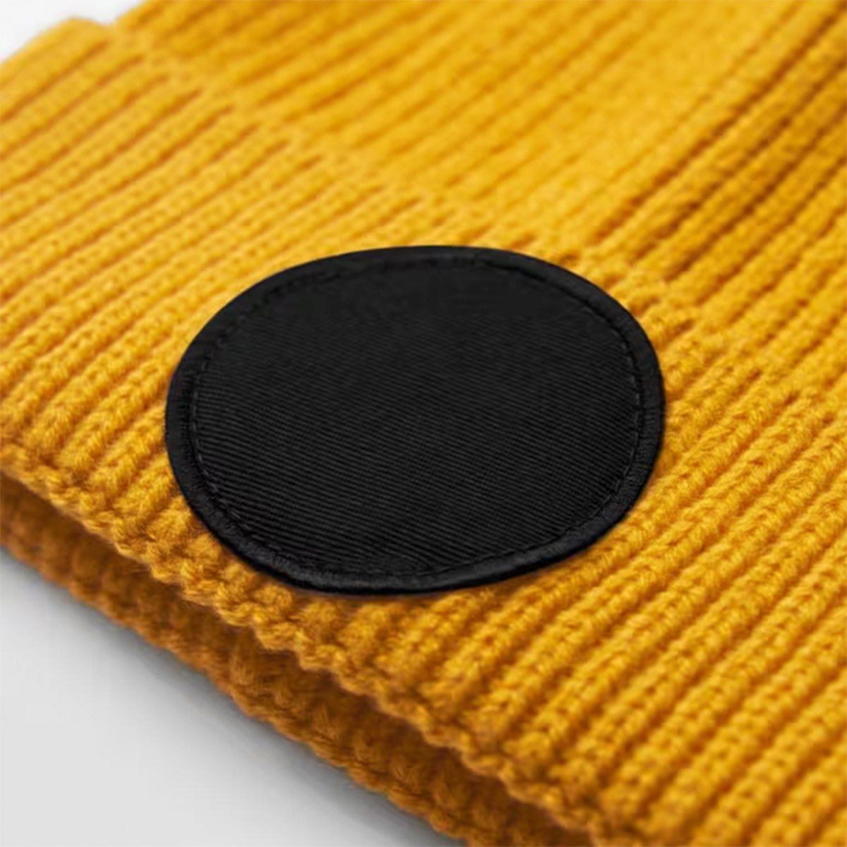 Circular Fashion Patch Beanie, pipo pyöreä musta kangasmerkki