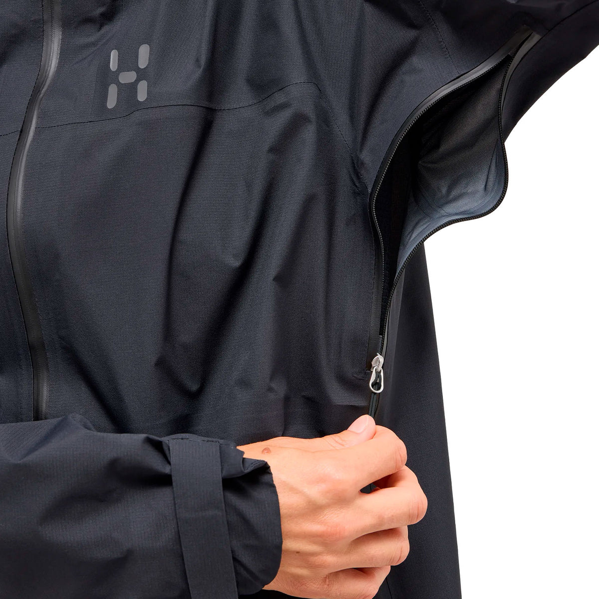 Haglöfs LIM Airak Gore-tex naisten kuoritakki, kainalossa tuuletusvetoketjut