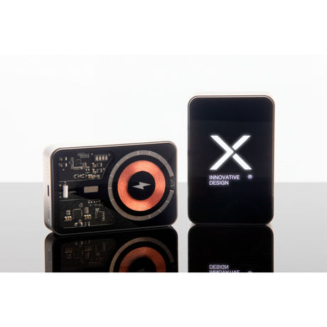 SCX.design P24 15W 10000 mAh MagSafe varavirtalähde logolla