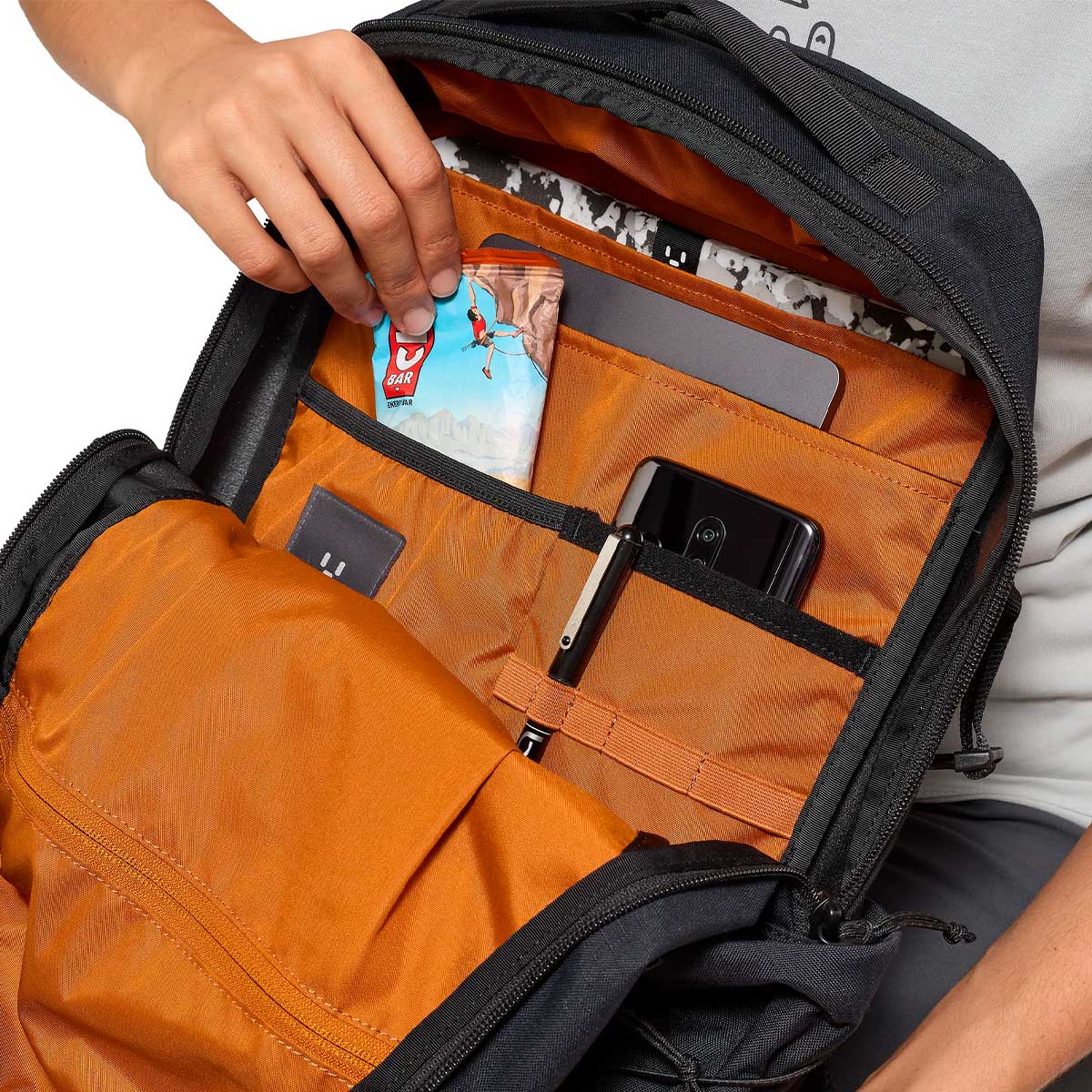 haglöfs jarve single 20 mustan repun säilytystilat