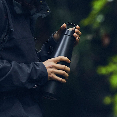 kinto trail tumbler 580ml, musta termospullo