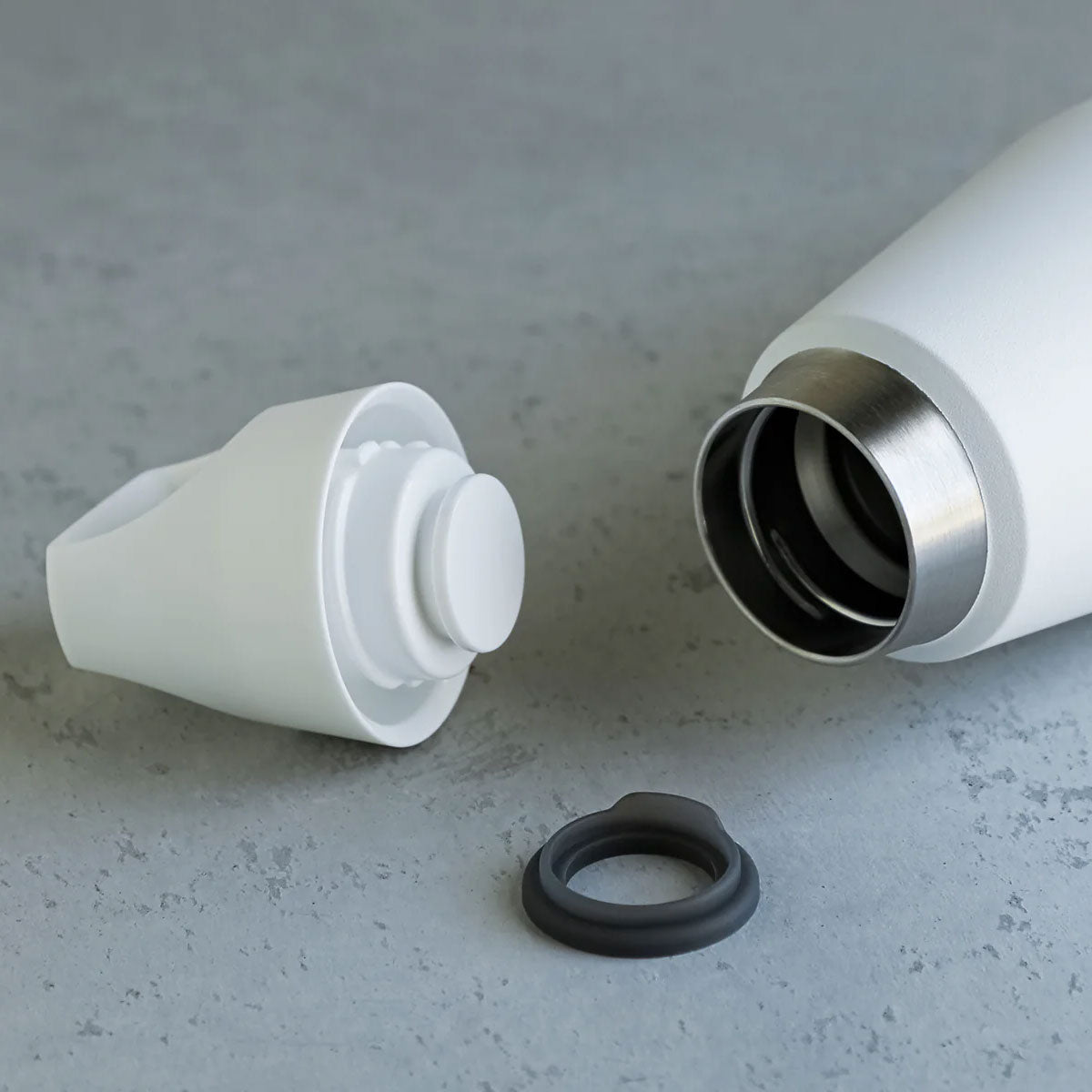 kinto trail tumbler 580ml, valkoinen termospullo