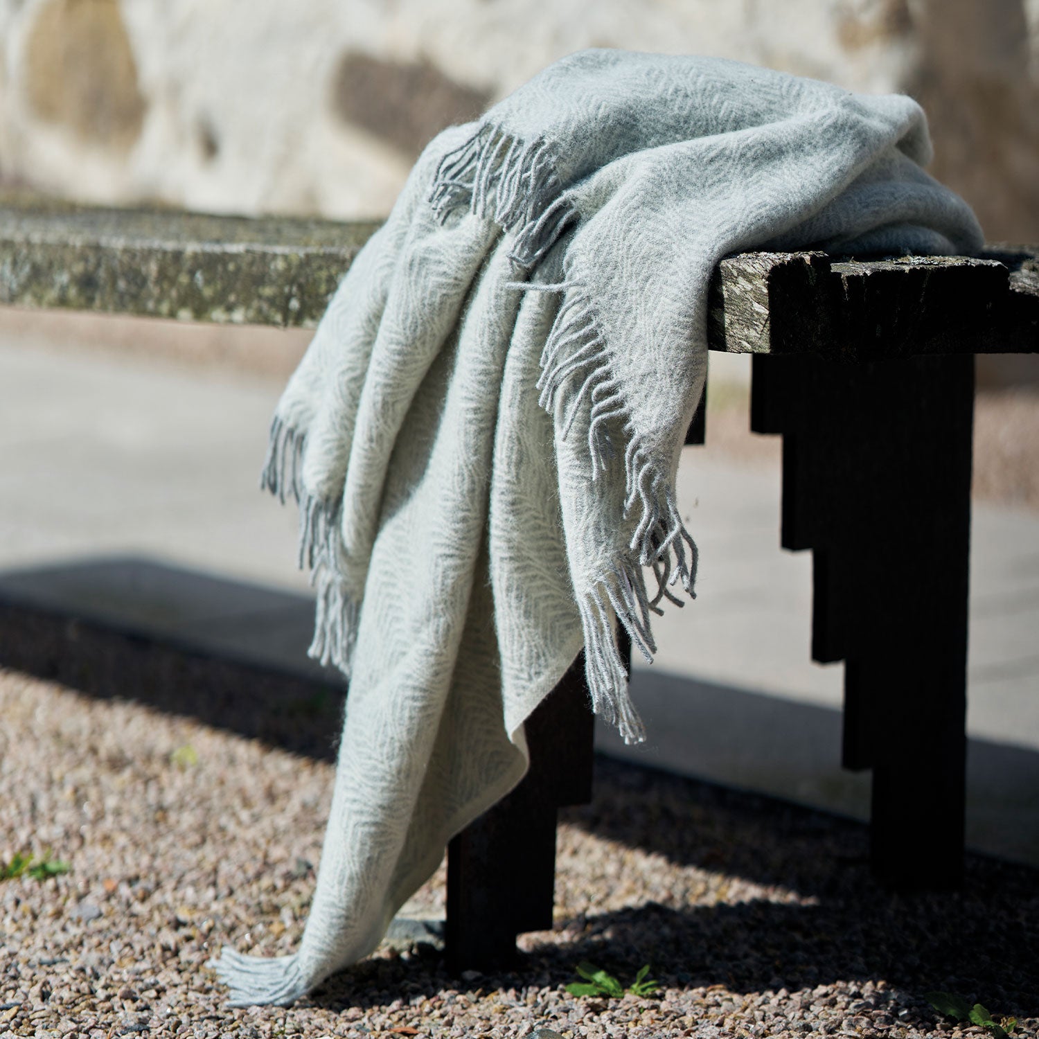 Klippan yllefabrik Skänlör vaaleanharmaa-valkoinen torkkupeitto, lampaanvilla