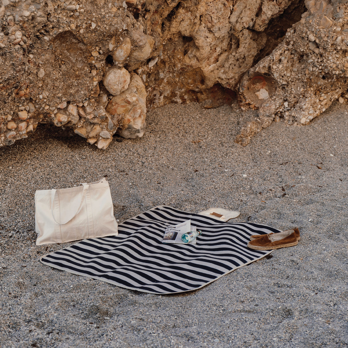 pinkin viltti vinga alba musta, 110x110cm