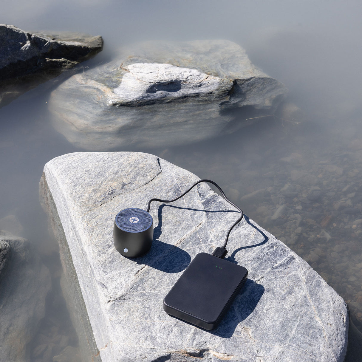 5000 mah varavirtalähde omalla logolla