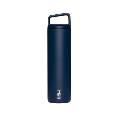 MiiR Wide Mouth tummansininen juomapullo 591 ml