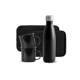 Sagaform lahjasetti: juomapullo, 2 kpl mukia ja 2 kpl istuinalusta - musta